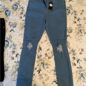 Women’s size 6 tall skinny jeans
